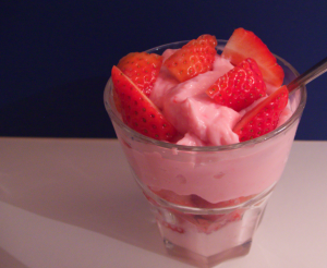 Epres fehérjés joghurt, diétás hűsítő finomság a meleg nyári napokra!
