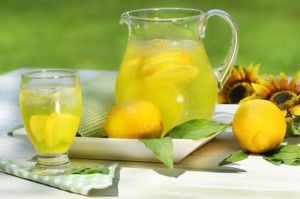 Limonádériadó! Számolj a citromhéj veszélyeivel!