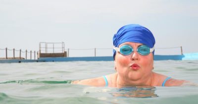 Igaz a régi mondás, hogy teli hassal ne menj úszni?