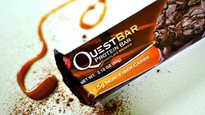 Egy proteinszelet értékes fehérjével, rostokkal és semmi hozzáadott cukorral! Ez a QuestBar!