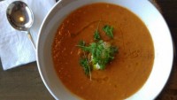 Készítsünk levest az egyik legjobb növényi fehérjeforrásból, a lencséből!